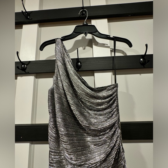 Embellished Metallic Foil One Shoulder Gown by Laundry by Shelli Segal sz 10 - Picture 5 of 8